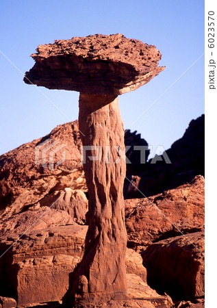 エネディ山地の奇岩 エネディ山地の奇岩 6023570