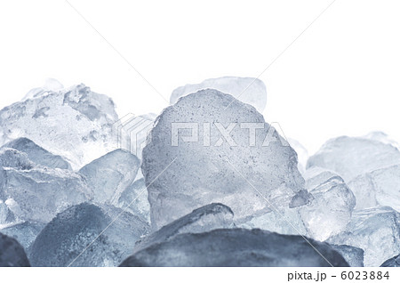 白背景に氷の集合 白背景に氷の集合 6023884