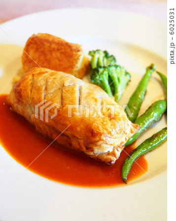 牛肉のパイ包み焼き 6025031