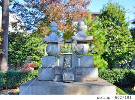 洗足池公園にある勝海舟夫妻の墓(東京都大田区) 洗足池公園にある勝海舟夫妻の墓(東京都大田区) 6027191