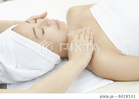 フェイシャルマッサージ 6028531