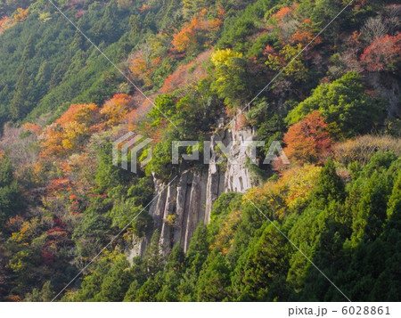 香落渓(鹿落岩)の紅葉「室生赤目青山国定公園」 香落渓(鹿落岩)の紅葉「室生赤目青山国定公園」 6028861