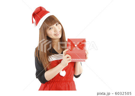 サンタ姿の女性 6032505