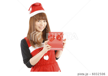 サンタ姿の女性 6032506