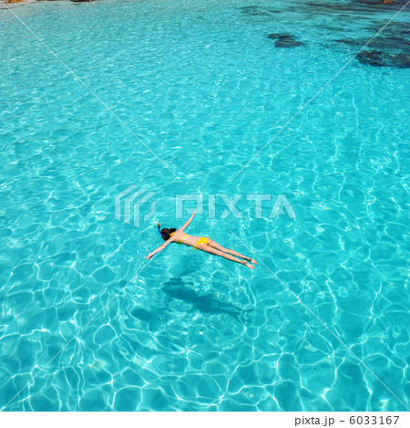 Woman snorkeling 6033167