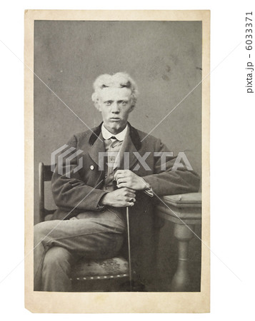 an old photograph, a portrait of a man 6033371