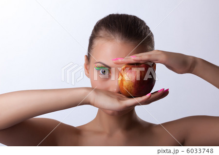 Pretty woman with red apple close half face 6033748
