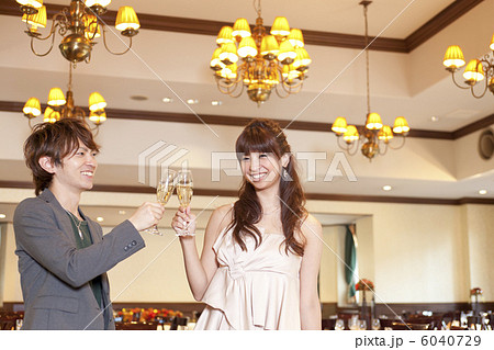 パーティ会場の出会い パーティ会場の出会い 6040729