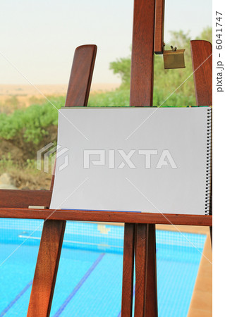 砂漠のホテルで絵を描こう 6041747