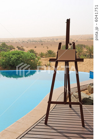 砂漠のホテルで絵を描こう 6041751