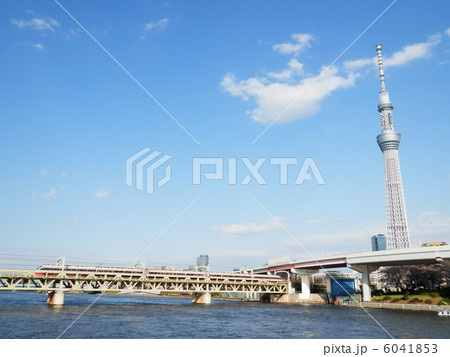 特急電車とスカイツリー 6041853