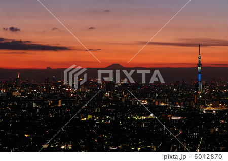 市川から見るスカイツリーと富士山 市川から見るスカイツリーと富士山 6042870