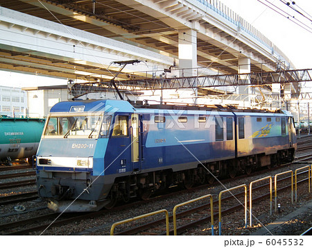 貨物列車　EH200　根岸駅 6045532
