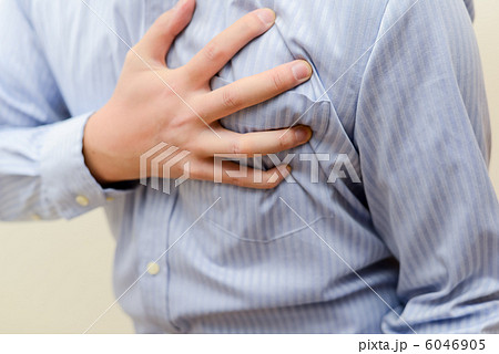 心臓病を患う男性の写真素材