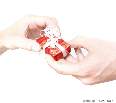 Giving present 6051687