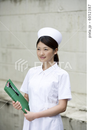 女性看護師 6052387