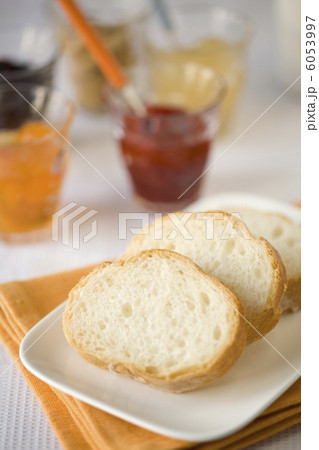 フランスパンとジャム 6053997