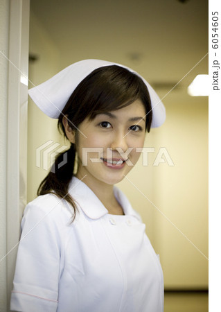 女性看護士 6054605