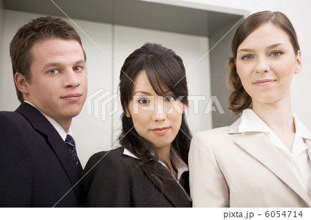 スーツ姿の男女 6054714