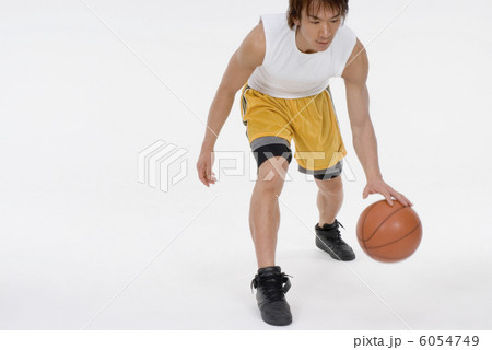 バスケットをする男性 バスケットをする男性 6054749