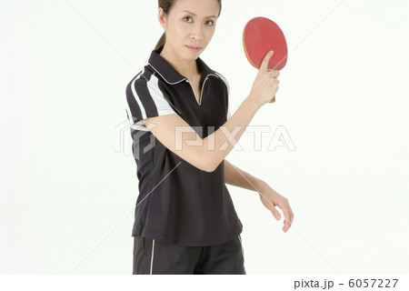 卓球をする女性 卓球をする女性 6057227