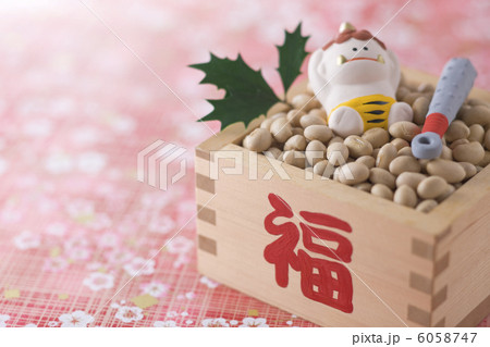 鬼の置物と福豆 鬼の置物と福豆 6058747