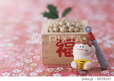 鬼の置物と福豆 6059207
