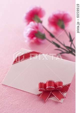母の日のカーネーションとメッセージカード 母の日のカーネーションとメッセージカード 6059919