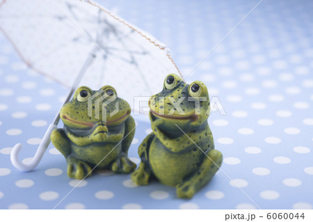 蛙の置物と傘 6060044