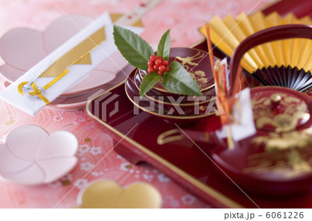 お屠蘇と祝い箸と皿 お屠蘇と祝い箸と皿 6061226