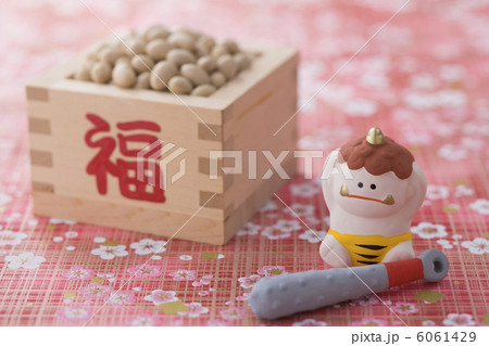 鬼の置物と福豆 6061429