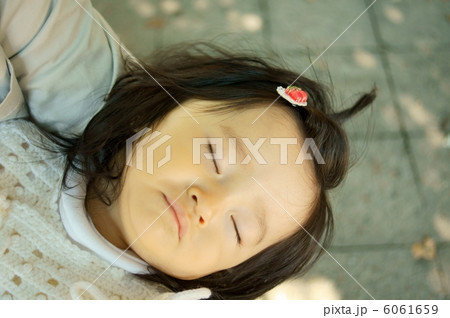 お昼寝　A Baby's Afternoon Nap 6061659
