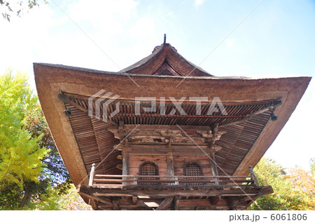 霊松寺山門の屋根 6061806