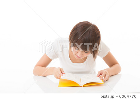 本を読む女性 本を読む女性 6064770