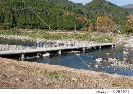 山国川に架かる沈み橋 八日市橋 山国川に架かる沈み橋 八日市橋 6064975