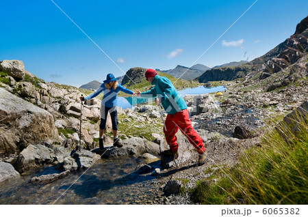 helping hand helping hand 6065382