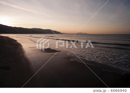 夕暮れの海岸 夕暮れの海岸 6066940