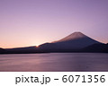 本栖湖からの日の出2012 6071356