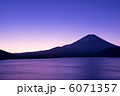 本栖湖朝景 6071357