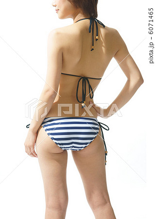水着の若い女性 水着の若い女性 6071465
