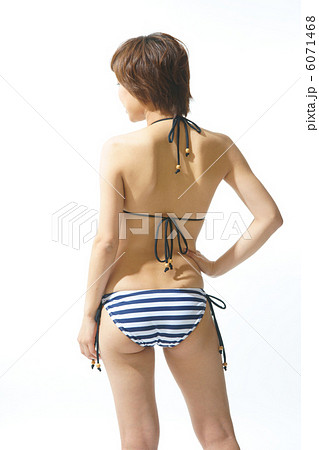 水着の若い女性 水着の若い女性 6071468