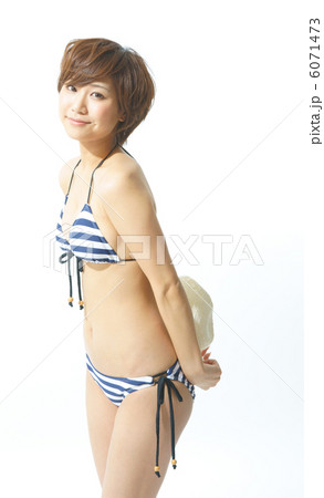 水着の若い女性 水着の若い女性 6071473