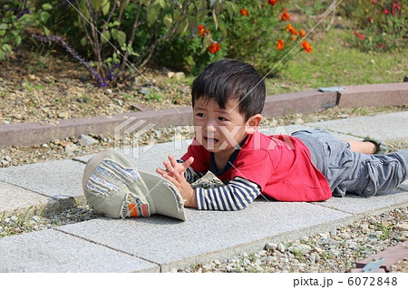 転んだ男の子 転んだ男の子 6072848