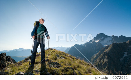 man hiking man hiking 6072951