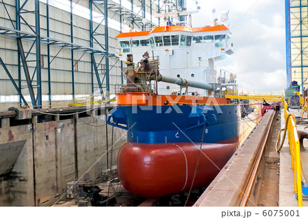 Ship in  shipyard's covered dry dock 6075001