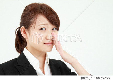 鼻づまりのビジネスウーマン 6075255