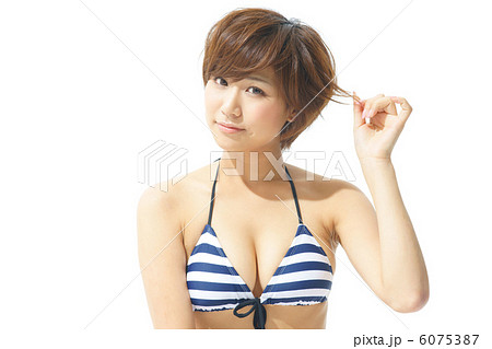 水着の若い女性 6075387