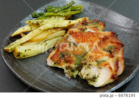 おいしい鶏もも肉のグリル 6076195