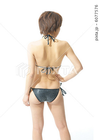 水着の若い女性 水着の若い女性 6077576