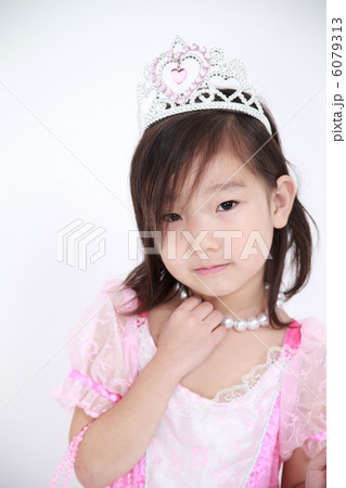 ピンクドレスの女の子 ピンクドレスの女の子 6079313